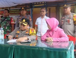 Jelang Akhir Tahun, Kapolres Toraja Utara Bersama Ketua Bhayangkari Monitor Seluruh Pos Yan dan Pos Pam Ops Lilin 2023