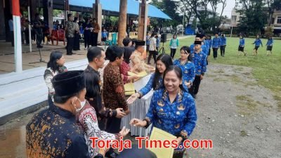 Bupati Toraja Utara Menyerahkan 965 SK PPPK Formasi 2023, OMBAS Sesalkan Ada 100 Lebih Formasi Tidak Terisi, Jangan Terulang Lagi 2024