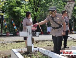 HUT Bhayangkara Ke 78, Kapolres Tana Toraja Ziarah Ke Taman Makam Pahlawan Buntu Lepong